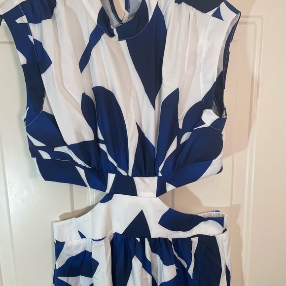 SHEIN EUC Blue & White Maxi Dress, Open Midriff, Sexy, Super stretchy! Size 12 - Picture 9 of 12